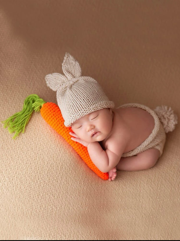 Newborn Photography Pom Pom Back Knitted Shorts & Hat & Carrot Toy